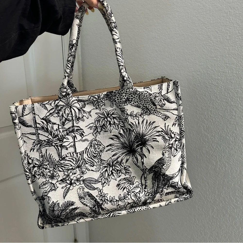 H&M Jacquard Tote in Jungle Print Bloggers Favorite - Picture 4 of 10